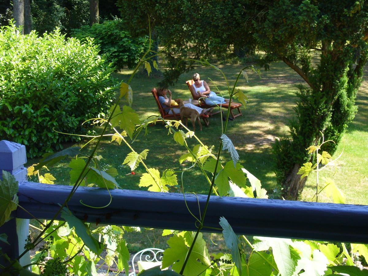 Le Canard Au Parapluie Rouge Bed & Breakfast Célon Eksteriør bilde